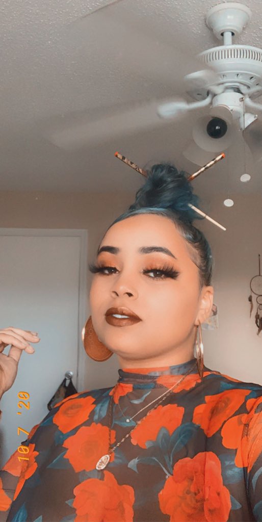 _PrettyHeart's tweet image. A N I M E W O R L D🥀