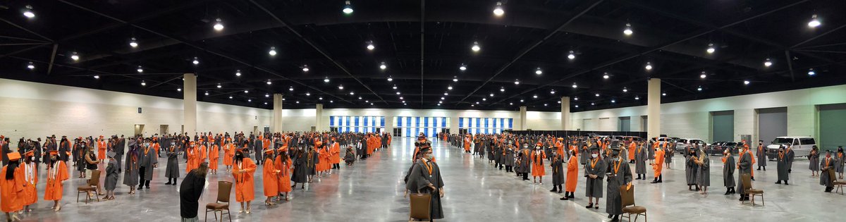 The day is finally here! Congratulations class of 2020! 🙌🧡🎓 #uhstitans #Classof2020 <a href="/UHSTitans411/">Titans News NeTwork</a>