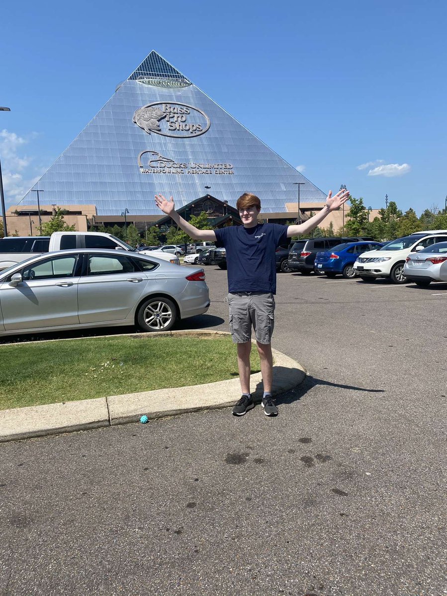 wishing i was road tripping w my bffs rn 😔 @izzythalman <a href="/FechterAndrew/">Andrew Fechter</a>