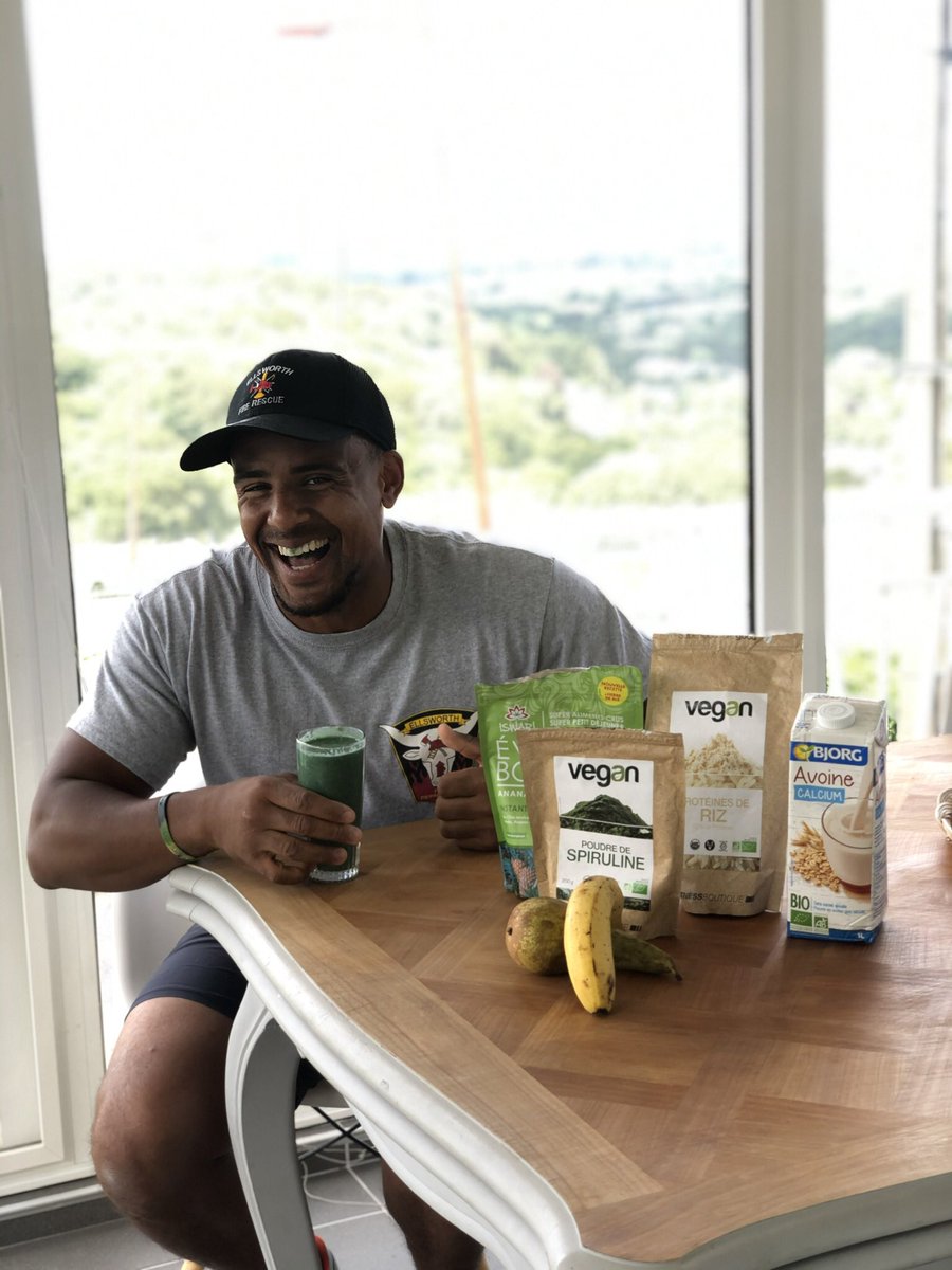 andrerunusa's tweet photo. Healthy Smoothy 😂💪🏃🏻‍♀️! Yours to try @sbyalma @baseperformance @velosport_cbd, spirulina: 1 tea spoon; rice protein powder: 1 tea spoon; Éveil du Bouddha: 1 table spoon; 8 oz of Almond milk, 1 pear, 1 banana/frozen banana. AND PLEASE DON’T FORGET TO ADD YOUR GREAT SMILE INTO 😃!! https://t.co/FfhI56GjG1