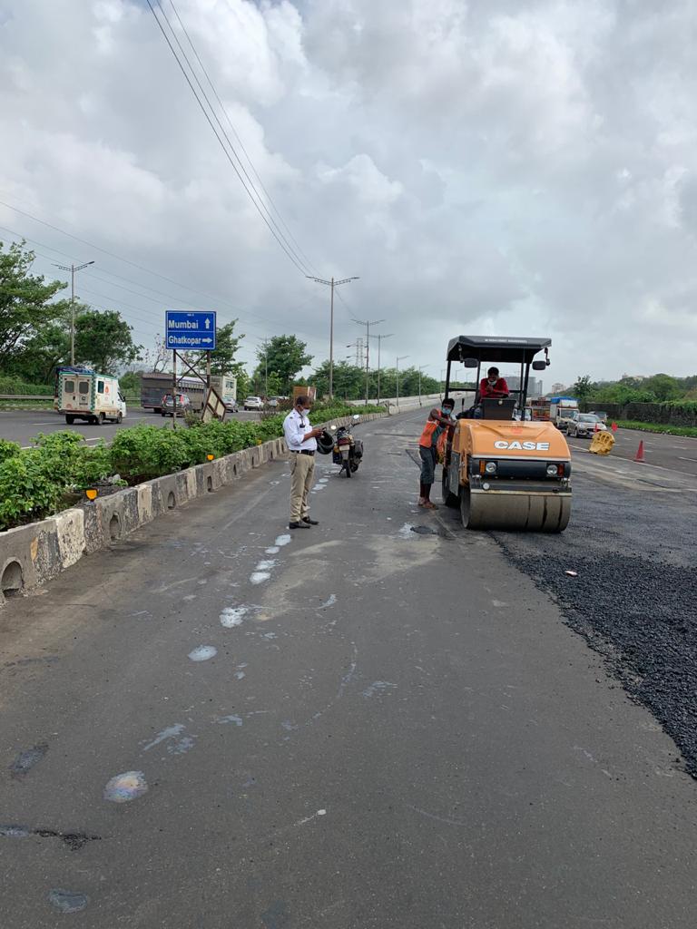 PotholeWarriors's tweet photo. @mumbai_2 @MMRDAOfficial Excellent work is being done today &amp; yesterday at EEH vikhroli by @MMRDAOfficial Road Engineer iftekharAnsari &amp; team ! 

Well done ...  This monsoon #ZeroPotholes On WEH &amp; EEH 

#MissionZeroPotholes 
#Monsoon2020 https://t.co/jja7DWLezO