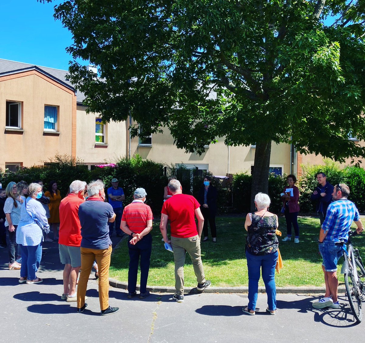 Des rencontres promises aux habitants : nous y sommes ! Et nos échanges avec ceux de La Ferro seront suivis de mesures concrètes. Merci à tous pour votre accueil chaleureux et nos échanges...(Suite>facebook.com/10856554732595…)

#emmanuellelejeune #saintlo #visitesdequartiers
