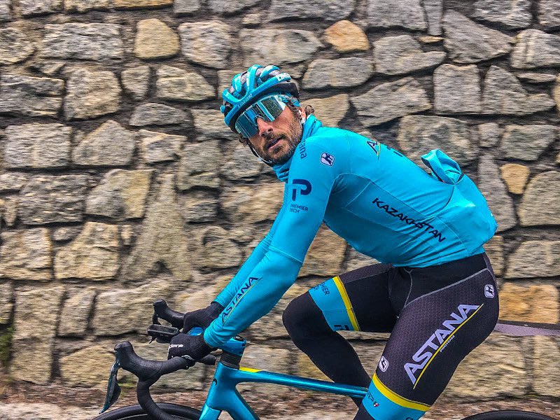 BoaroManuele's tweet photo. Second day of the Training Camp, not even the rain stops us! Rain jacket Giordana and push on the pedals 💪🏼 🚴🏼♂️
#mb #manueleboaro #nevergiveup #cycling #astana #norsultan #🇰🇿 https://t.co/3lq2V2QBrZ