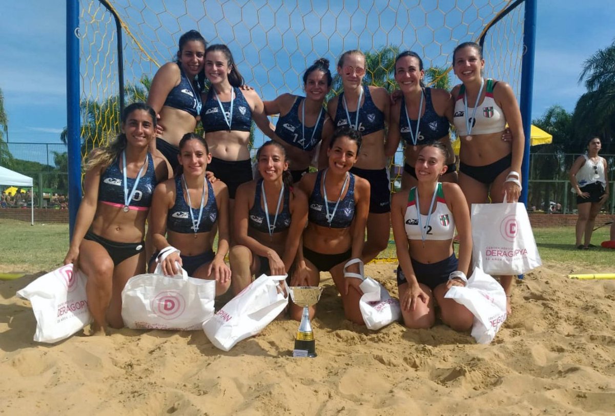somosvelezok's tweet photo. Jésica Presas en SV: "La experiencia del Torneo Metropolitano de Beach Handball fue hermosa, estuvo bien organizado. Armamos un lindo equipo entre todas las divisiones del club. #Vélez nos dio su apoyo para participar. Lo disfrutamos tanto que eso nos llevó a ser campeonas" https://t.co/XYBSr9MRy9