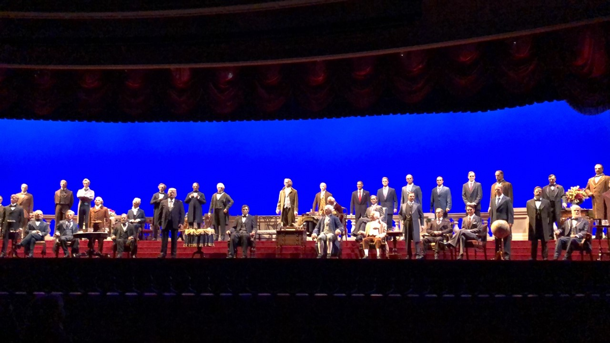 In the Hall of Presidents, masks are required inside for the guests- but not for the audio-animatronic chief executives. :  @skubersky