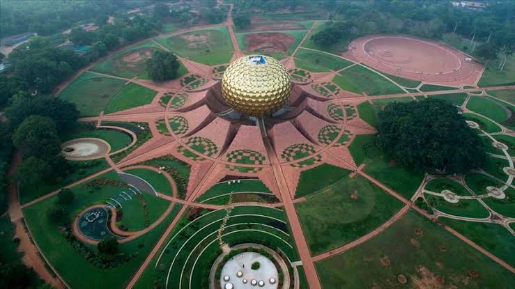 The Matrimandir (Sanskrit for Temple of The Mother) is an edifice of spiritual significance for practitioners of Integral yoga,in the centre of Auroville established by The Mother of the #SriAurobindo Ashram. 👇👇