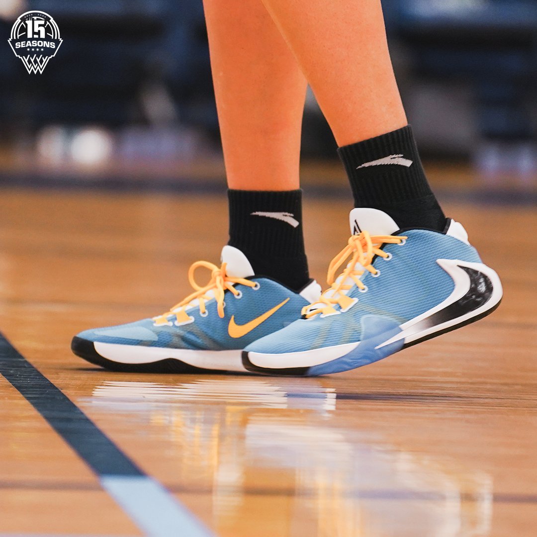 | Chicago Sky Kicks   @chicagosky