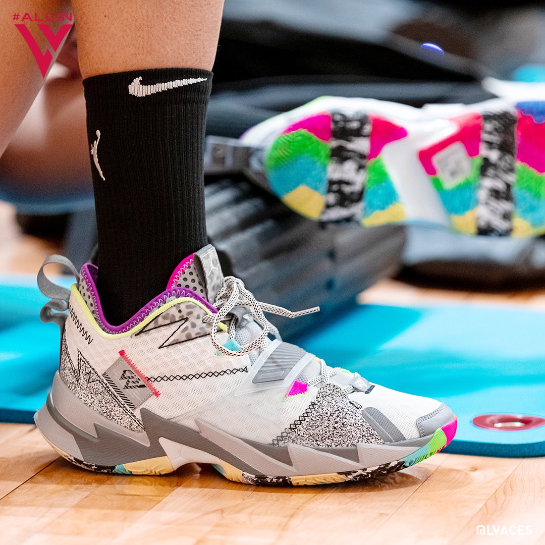 Os treinos da WNBA na IMG Academy começou nessa semana, e uma das coisas que mais nos têm chamado a atenção é o estilo das jogadoras. Os tênis que elas estão usando são LINDOS!  Bora dar uma olhada em alguns? .