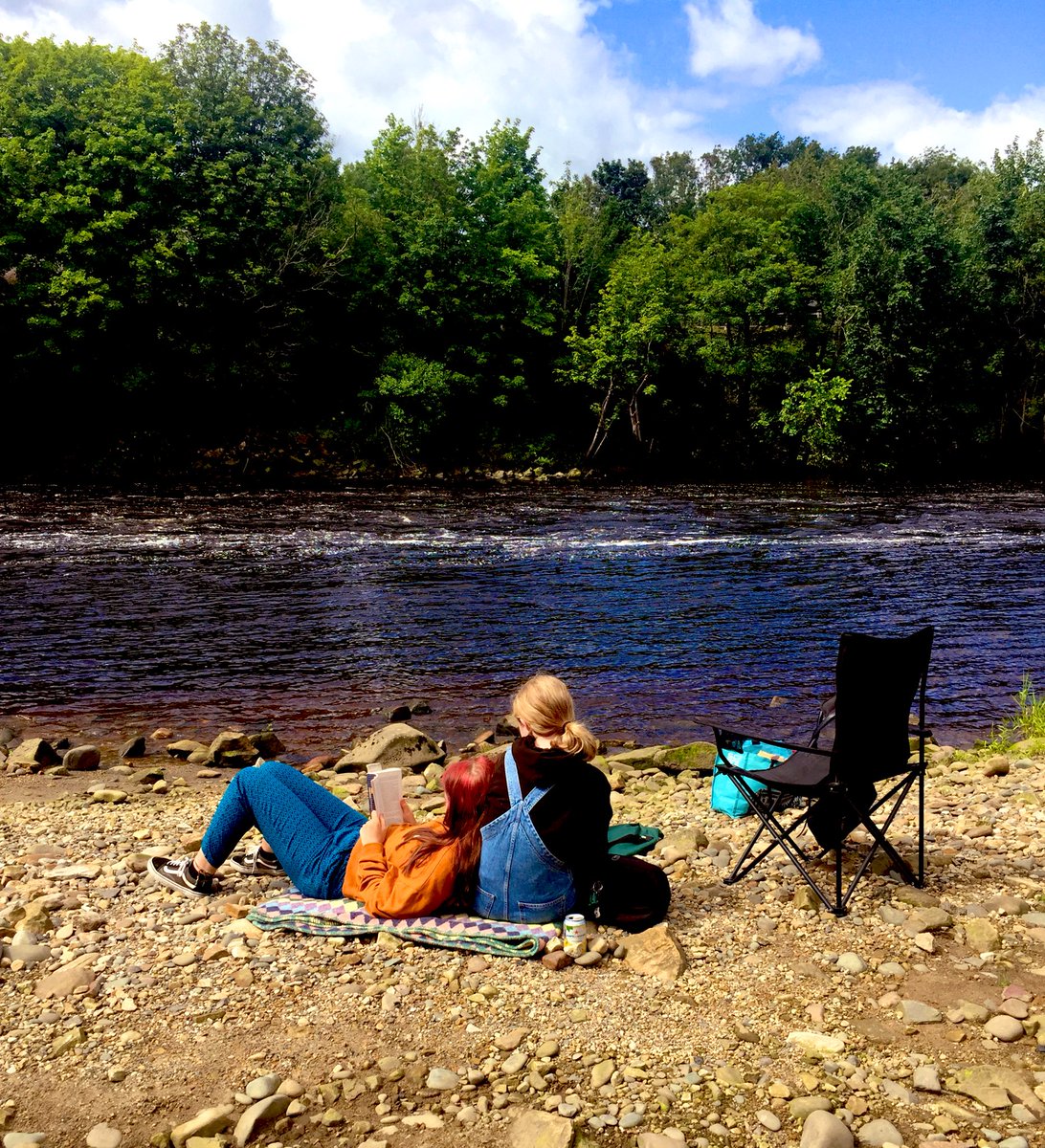 DocCMartin's tweet photo. River Tyne picnic. #venturingout https://t.co/0bjO7tsFxz