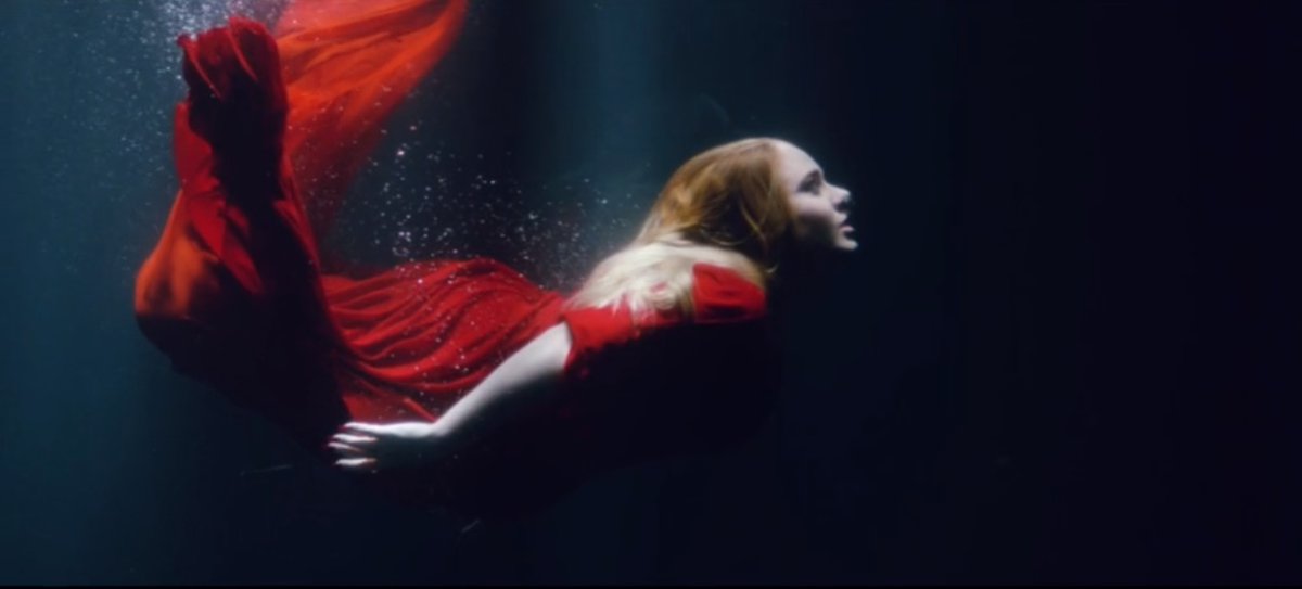 adeleonlinecom's tweet photo. Adele está simplesmente deslumbrante nessas imagens em uma das interlude que apareciam na #AdeleLive2017. https://t.co/jg0npMfKRF