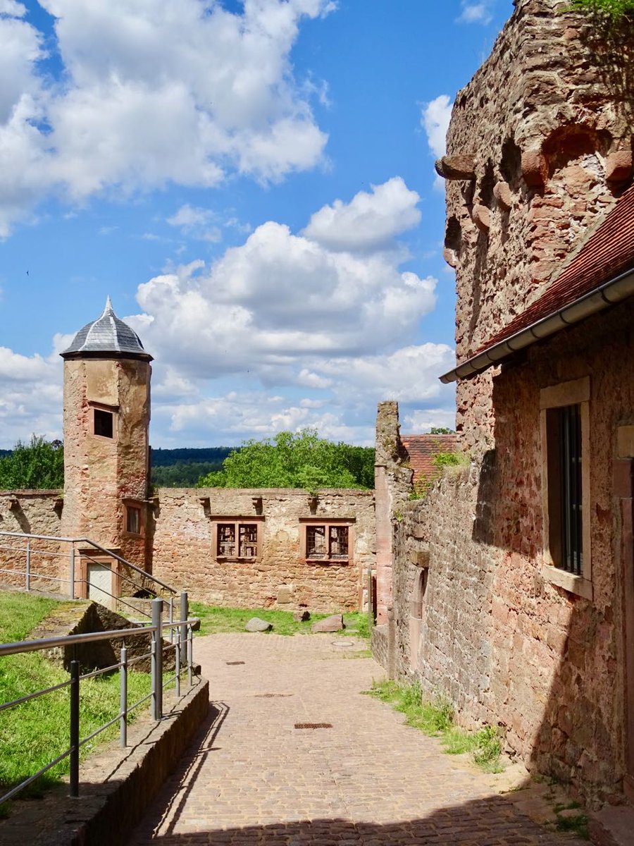 GeoGebweiler's tweet photo. #BurgBreuberg - Teil 2 https://t.co/fj4s5WYAnU
