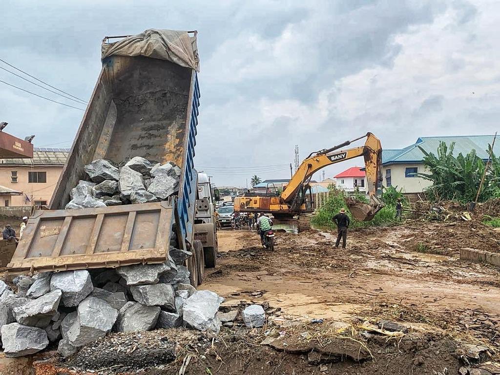 OGSG_Official's tweet photo. Panseke-Adigbe Road Project Now to Extend to Opako Bridge.

*Govt to construct drainage, as bridge not destroyed by flood https://t.co/CfUoTxCx4Y
