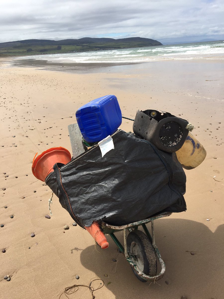 “Go forth my trusty steed, for today we go on an adventure!”! #2MinuteBeachClean 
#CleanerSeas #CleanerBeaches #plasticpollution #MarineLitter