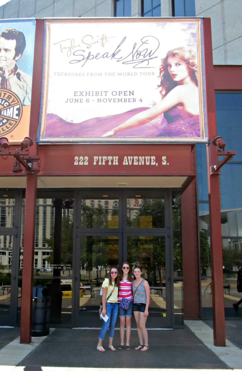 Hannah🐝 tweet media