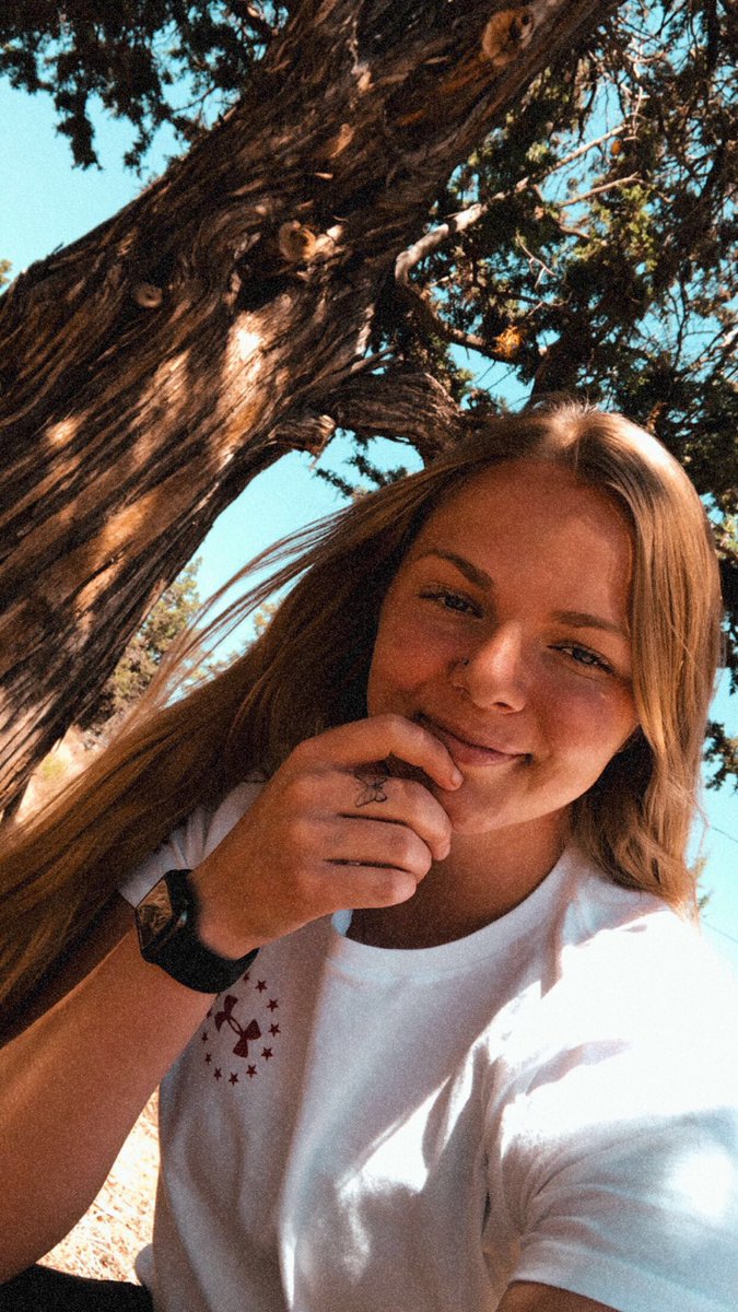ashleeannderson's tweet photo. hey 🦋 https://t.co/26UMIxgcZs