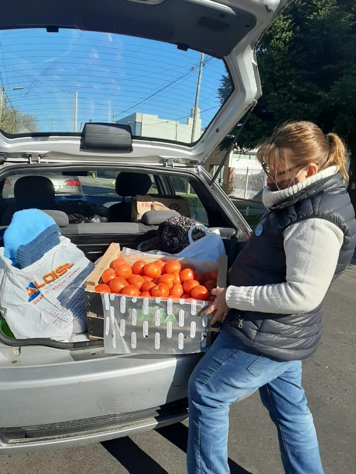 fudeso2's tweet photo. La solidaridad diaria de lxs voluntarixs de Fudeso recorriendo los barrios , gracias #Mati #Fudeso #MP https://t.co/EbObXZnuzn