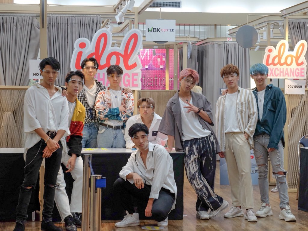 ScorpioArtist's tweet photo. สายตาเหล่านี้ ทำกระเป๋าตังแม่เบา 
#u_lit #idolexchange #TPOP  #u_litxIdolExachange @ulitofficial1 https://t.co/BV1wlXC44H