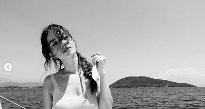 Özge Gürel eleştiriyle değil, övgülerle anılıyor! dlvr.it/RbQJKw >ES dlvr.it/RV03Pz