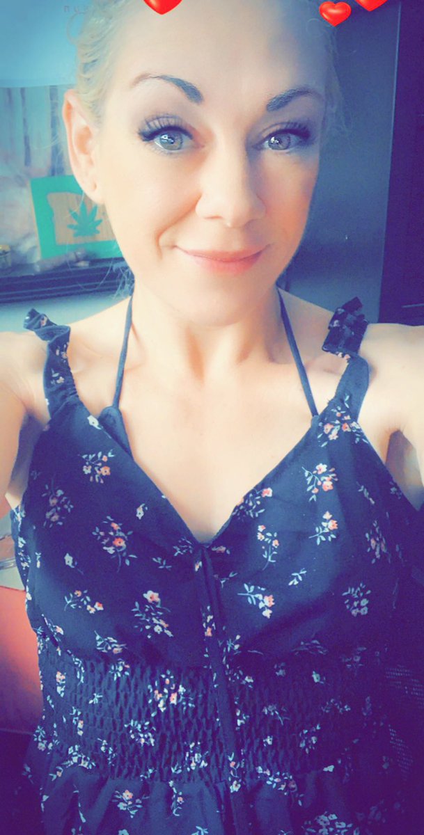 K_tokez_22's tweet image. I’m ready to go to the river!! What shall I take to contribute my high?! Dab, flower, edibles? Any suggestions?! #stonergirls #riverfloat 
#Mmemberville