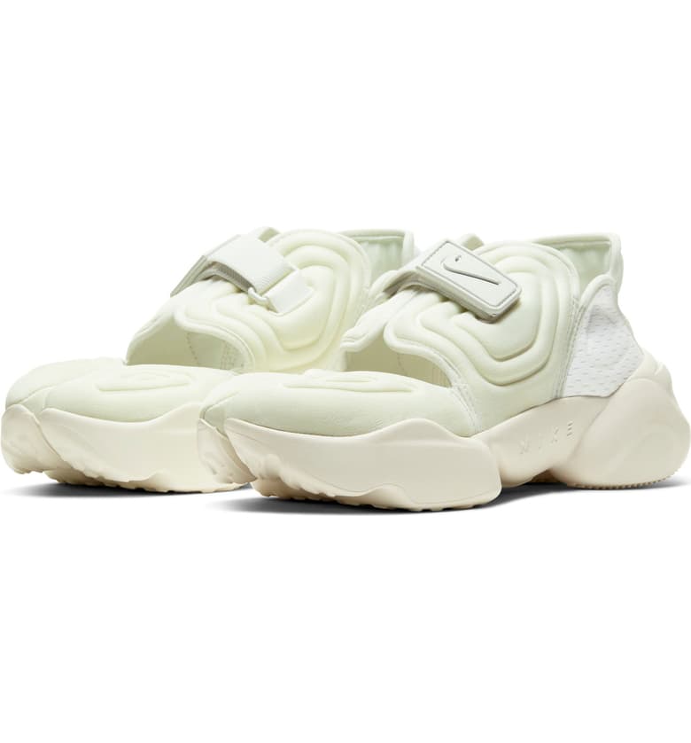 nike switchable swoosh