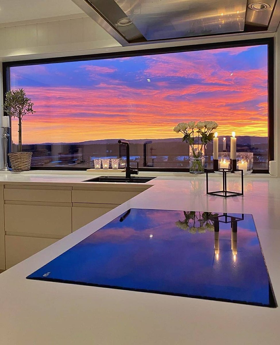 vittor's tweet photo. o sonho do jovem é uma cozinha com essa vista https://t.co/LdHfKdhN8a