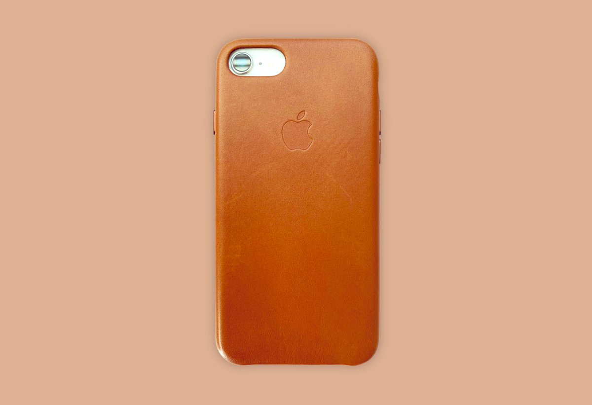 BasicAppleGuy's tweet photo. Patina Update
https://t.co/xs5VKcAUNX…
Day 10: Noticing little change over the last 5-days. I’ve been around the home a lot these past five days, so the SE remained either docked or moved from one surface to the next.
#iPhone #PatinaProgress #SaddleBrown https://t.co/7kxYAMIJ5l