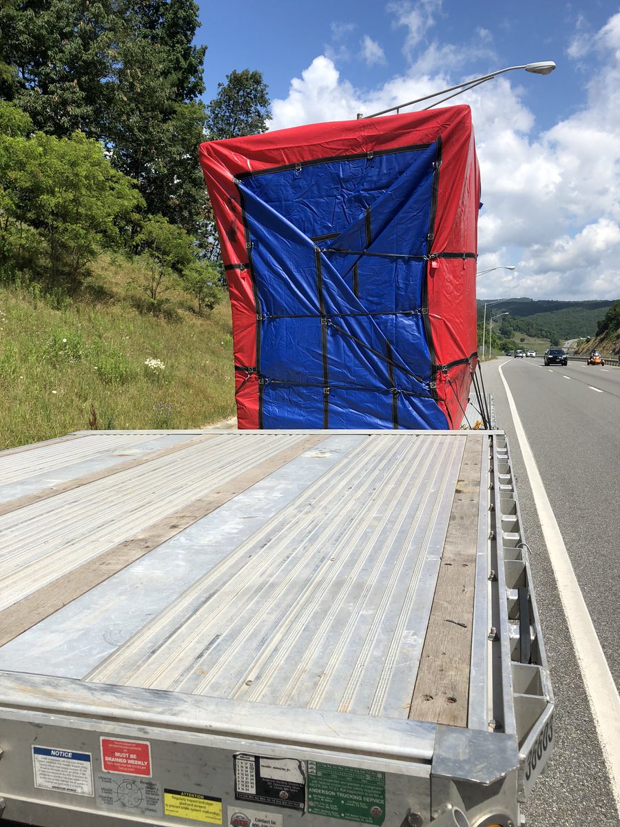 ericjammer's tweet photo. This is a power transformer I am hauling from VA to Long Beach, CA. #flatbedding #peterbilt https://t.co/PK9I94mhT1