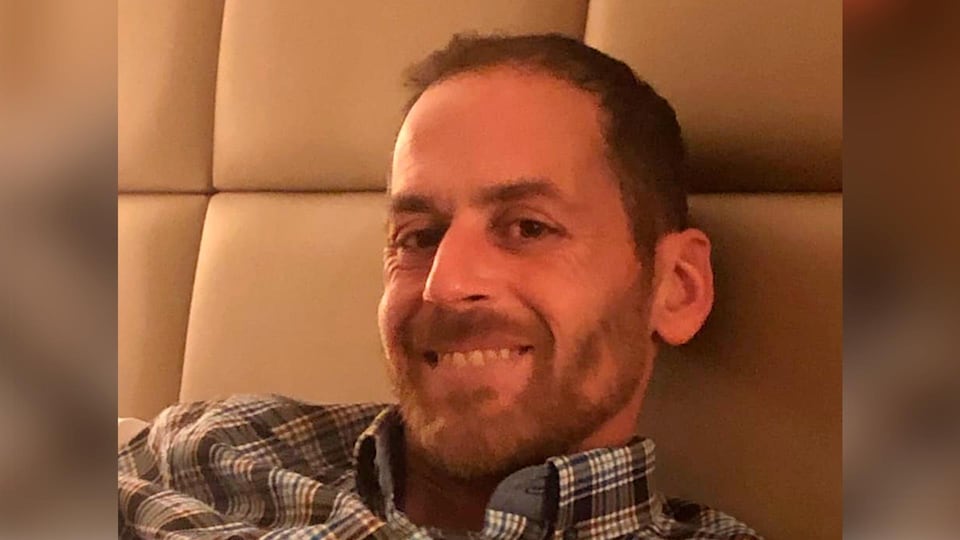 LacombePascale's tweet photo. La SQ recherche activement Martin Carpentier à la suite de la découverte des corps inanimés des deux fillettes. #rcqc https://t.co/YHyaJYPmt9