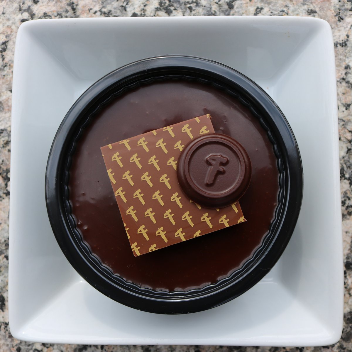 AndresSwiss's tweet image. The wait is over...our Pot de Crème is back! Stop by to get one and start the weekend on a sweet note!

#PlazaKC #AndresKC #sweettooth