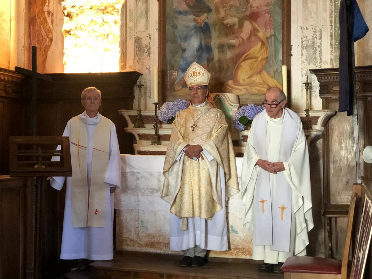 AntoneCasanova's tweet photo. Bénédiction des stalles restaurées de la Casazza de #Pioggiola par Monseigneur Aupetit, Archevêque de #Paris
Crédit Photos @RidolfiPierre https://t.co/8MpZqCmAP6