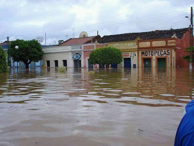 CabaceirasOr's tweet photo. O ano era 2008 e Cabaceiras se transformava em mar..Kkkkk
#EuVi #EuFui #EuTava https://t.co/sZFTYMPXxz
