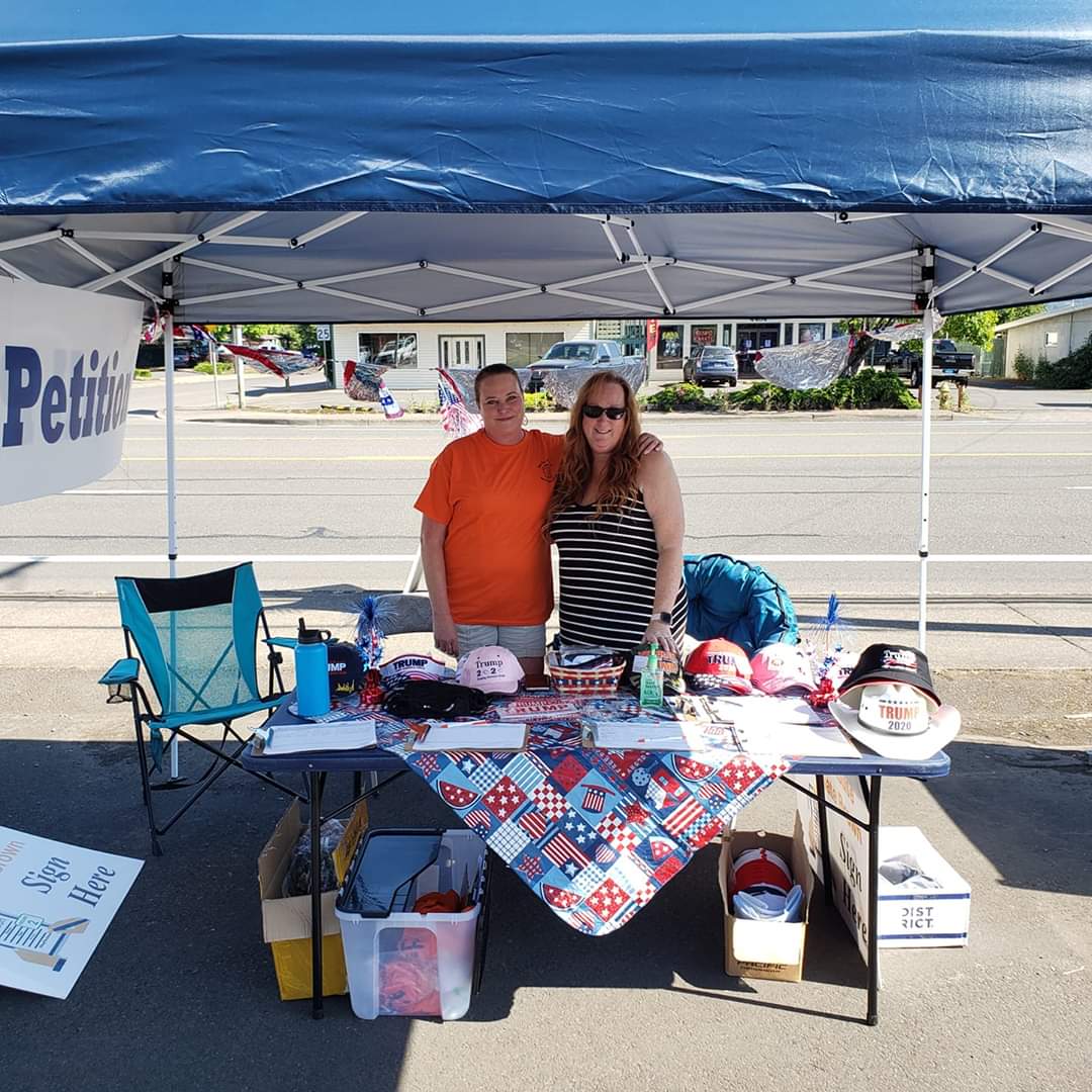 RestoreORNow's tweet photo. SPRINGFIELD - we have our hard working volunteers 4405 Main Street
Come on down and see us 😊😊
#RecallKateBrown #stoptheabuseRKB #ReOpenOregon #ReOpenOR #openoregon #nocapandtrade #shutdownbrown https://t.co/Pv3hC457ey