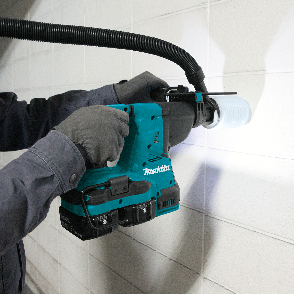 MakitaTools's tweet photo. Makita offers several LXT Cordless Rotary Hammers ideal for a range of trades. These feature Anti-Vibration Technology (AVTยฎ) for reduced vibration.
#makitausa #makitatools #lxtadvantage #rotaryhammers #construction #concrete #utilityworker #roadconstruction #bridgeconstruction https://t.co/AKHagSefHu