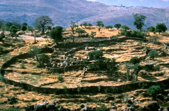 Some of The Most Amazing Placing to Visit In Each State of Nigeria.[Thread] 1. Abia: National War Museum Umuahia.2. Adamawa: Sukur Cultural Landscape. 3. Akwa-Ibom: Ibeno Beach.4. Anambra: Ogbunike Cave.