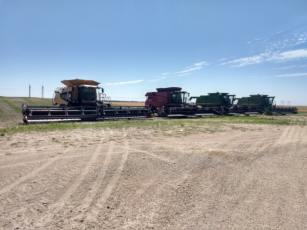 narj_15's tweet photo. Today, we pause life to come together as one to bring in one last #wheat harvest for a dear friend, father, brother and son who left us oh soon a few months ago. JG, hope you can stand the melting pot of equipment in your fields today. You'll be with us, that's a fact! 🌾😥😢🌾 https://t.co/JYZ3I3PpXk