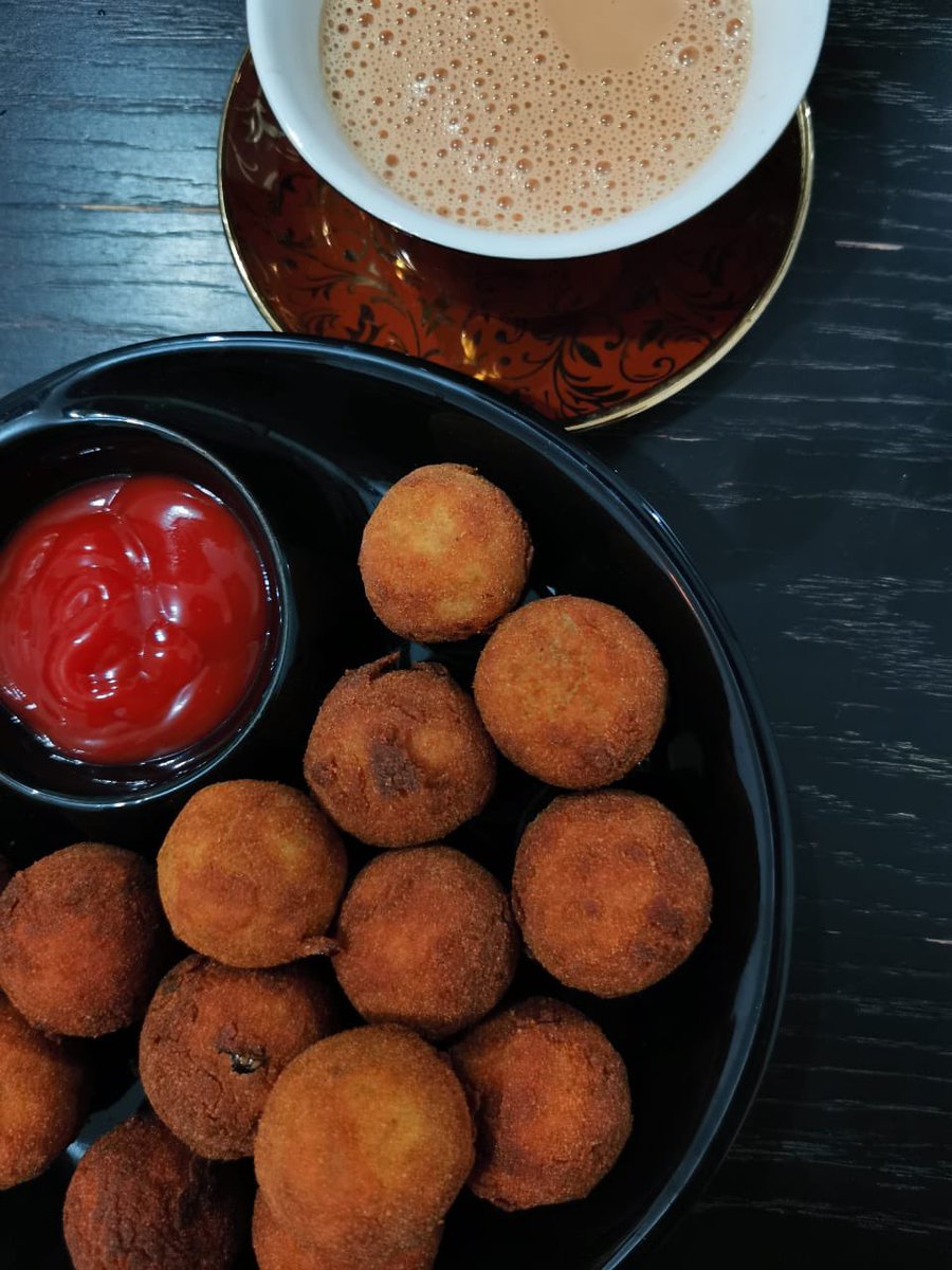 SarfanAkram's tweet photo. Evening Tea time with home made Cutlets and tea. 😋😋
#wifecooking https://t.co/LbvFIJmwSC