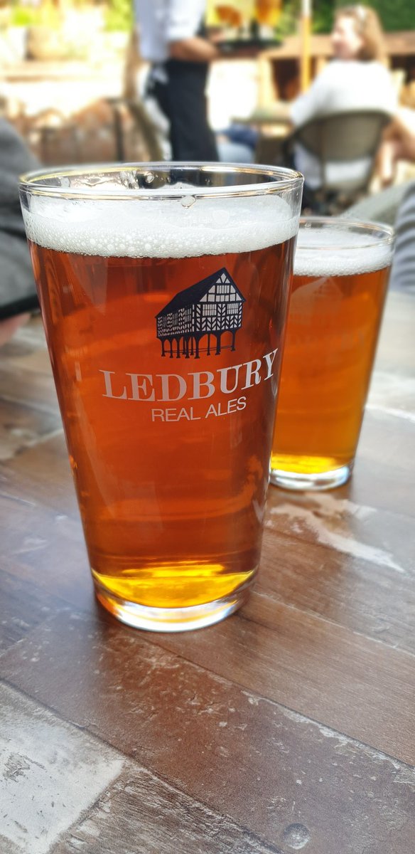 bbsjk9's tweet photo. When the curry house says 'sorry, that'll be 50 mins' and you don't mind @FeathersLedbury @ledburyrealales #pubsareopen https://t.co/HMFTpGPhzt