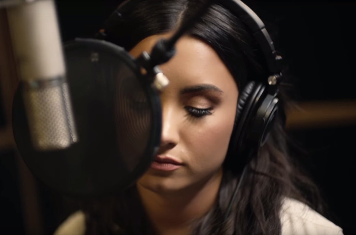 "She did it maybe perfectly after the second pass". -  @OakwudDemi recorded the vocals for "Sorry Not Sorry" (and more songs for her last album) with the microphone Braumer VM1 (5.198€). 