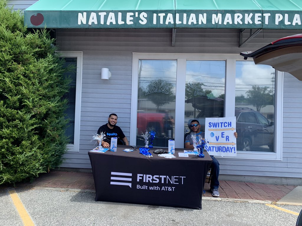 Darko_5's tweet image. #SwitchOverSaturday in full effect here in East Greenwich. Thank you Natales deli!! #401 @JonTDeJesus @keroninc @pnixnix @TheRealOurNE