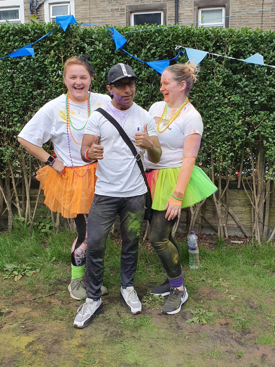 silkycdpc's tweet photo. @JenkinJulie @claireebrodie @VSCalderdale Hebble Lodge raised over £600 for Overgate Hospice doing a social distancing colour run, followed by a BBQ and Raffle @JenkinJulie won champagne. https://t.co/HtDQQOnDBv