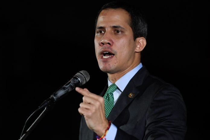 ElNacionalWeb's tweet photo. Guaidó: La intervención militar no tiene que ser necesariamente internacional #ENPolítica https://t.co/EGC7UOuicX https://t.co/F5xVHMeVDv