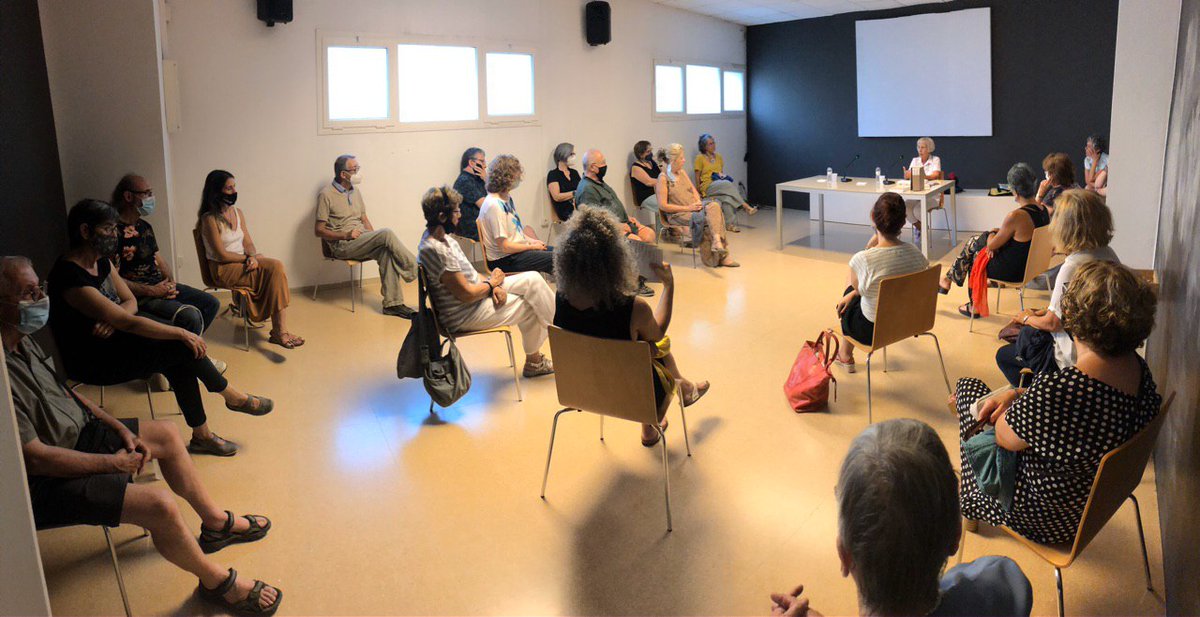 acvic's tweet photo. PARLAR AMB L’AMOR. Conferència de @maiacreus, historiadora de l'art, sobre els textos de Fina Miralles. #joproposo #cultura #art #textos https://t.co/oDSP6MUxTI