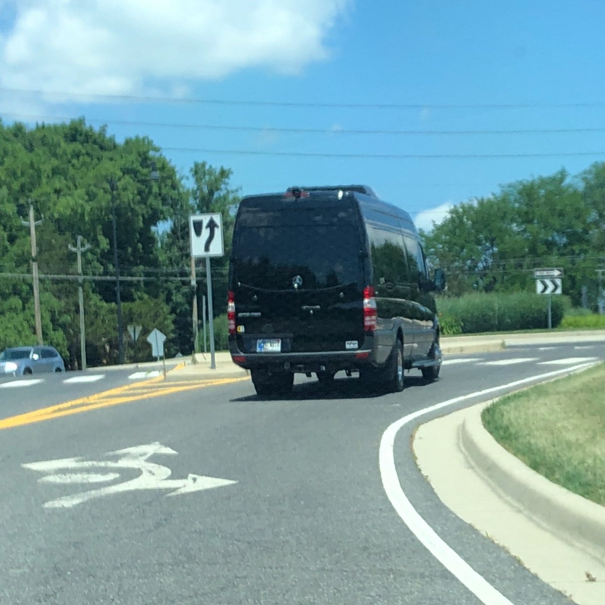 LuxuryByDB's tweet photo. Thankful to be rolling another day and for new business! #14Passenger #Sprinterbus #WineryTour #ExperiencedDtivers #COVIDSAFE @LuxuryByDB@AskPayne #indy #VisitIndy https://t.co/WBR0r0ff0g