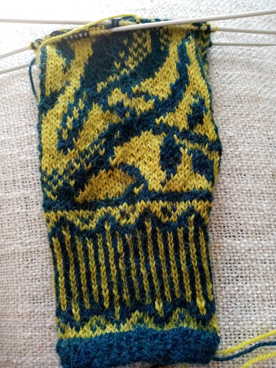And comes along so quick!100% alpaca 4-ply, in lime and petrol.