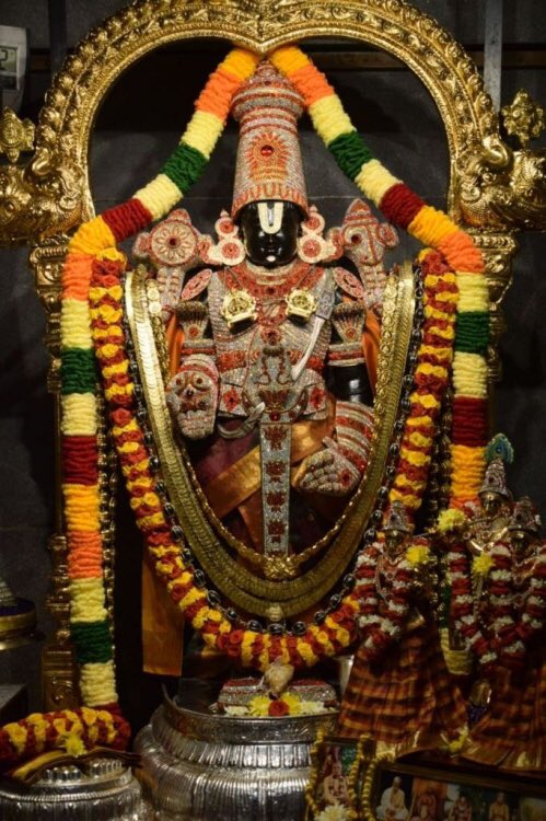 VrindavanMonk's tweet photo. Today's Darshan.
ISKCON Bangalore.
#monkarmy #vrindavan_monk #hare #krishna #follow #trending https://t.co/8tN6LQihRF