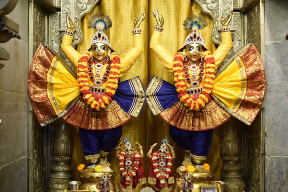 VrindavanMonk's tweet photo. Today's Darshan.
ISKCON Bangalore.
#monkarmy #vrindavan_monk #hare #krishna #follow #trending https://t.co/8tN6LQihRF
