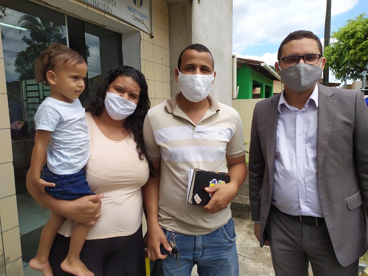 DiegoLimadePaul's tweet photo. A primeira foto é da família da Jéssica, recebeu estudos virtuais na quarentena, estão frequentando a igreja e decidiram se batizar; a segunda foto é de dois jovens irmãos que também fizeram o estudo bíblico e em breve também serão batizados! 
+ Estudos
+ Batismos https://t.co/CqVEV95VXb