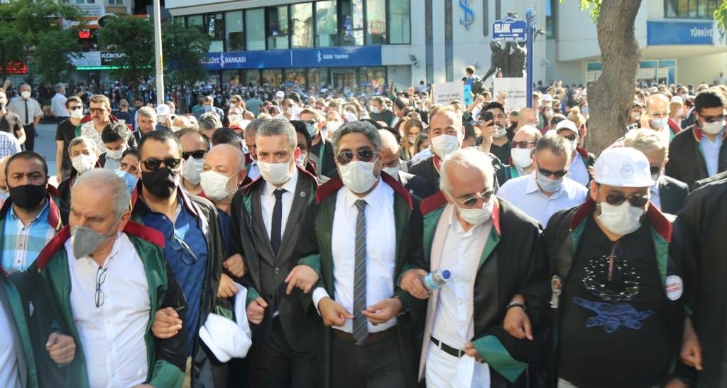 DURAKOGLU2016's tweet photo. Uğradığımız haksızlıklar ve teklifin kabul edilmesi;  bizi üzebilir, kırabilir, kızdırabilir, ama asla yılgınlık yaratamaz. Henüz nokta konulmadı https://t.co/I6SWeDKx9b