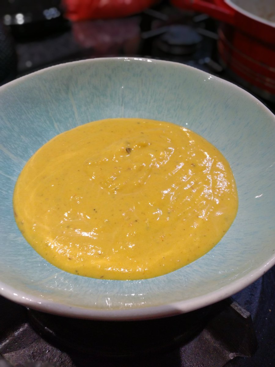 Tonight's dinner:Butternut soup in plain yoghurt MeatballsAnd freshly baked bread.