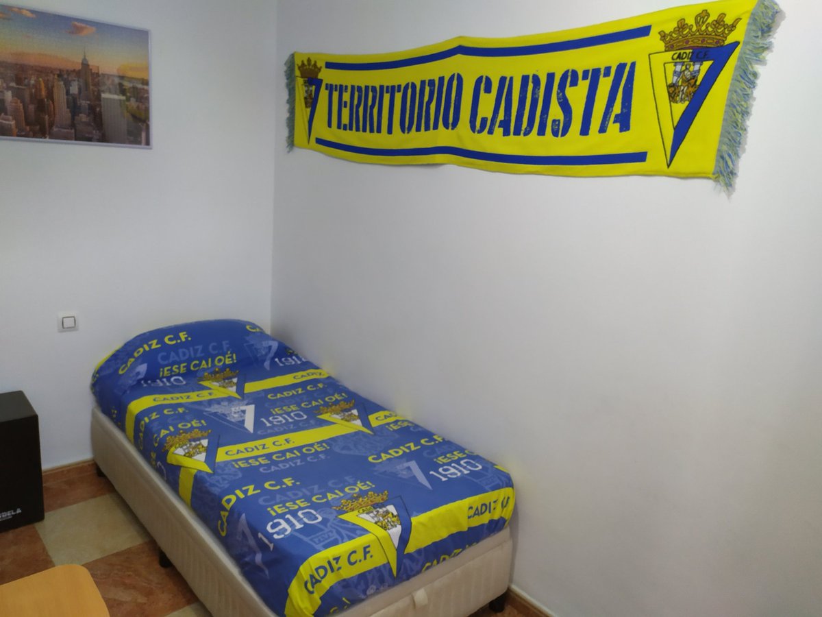 luiscadista95's tweet photo. Territorio cadista 💛💙 @Cadiz_CF #PrimeraDivision #VamosCádiz #CadizFuenlabrada #Cadiz https://t.co/X2U9NLqu6a